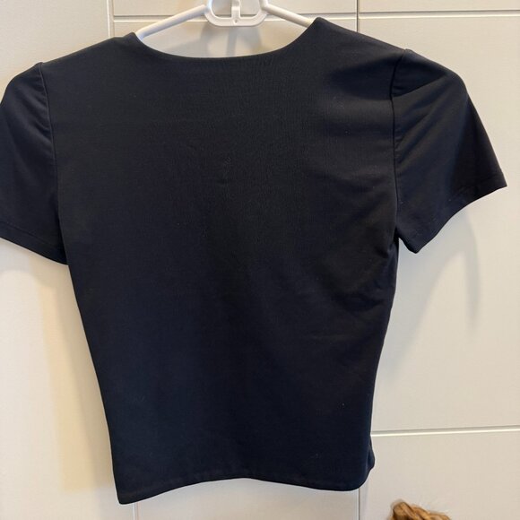 Aritzia Black Contour T-shirt - Picture 3 of 4